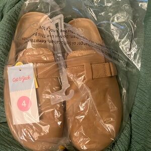 New Cat & Jack Suede Mules SZ 4